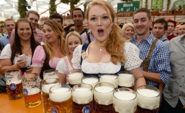 Hòa mình vào Lễ hội bia Đức Oktoberfest 2015