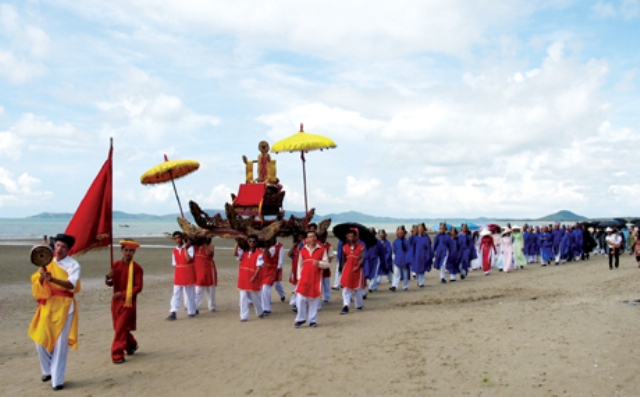 Độc đáo lễ hội đình Trà Cổ (Móng Cái, Quảng Ninh)